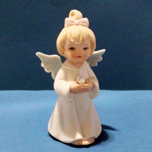 Vintage 1988 Roman Bisque Porcelain Angel Figurine Christmas Dream - Picture 1 of 6
